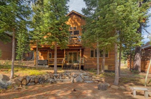 Truckee House | High Altitude at Tahoe Donner by Tahoe Getaways - Huge 4 BR with Private Hot Tub, Pool Table, Ping Pong, HOA Amenities