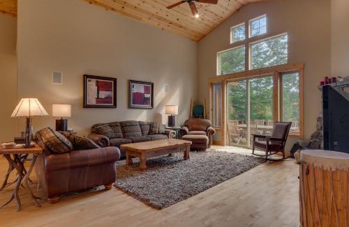 Truckee House | High Altitude at Tahoe Donner by Tahoe Getaways - Huge 4 BR with Private Hot Tub, Pool Table, Ping Pong, HOA Amenities