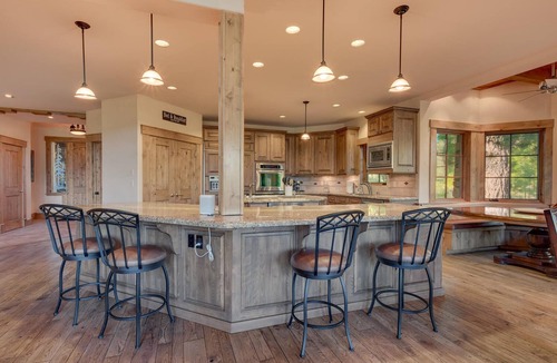Truckee House | Highland Estate at Old Greenwood By Tahoe Getaways - Luxury, Hot Tub & Amenity Access