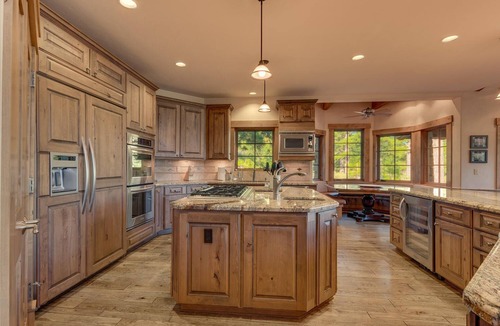 Truckee House | Highland Estate at Old Greenwood By Tahoe Getaways - Luxury, Hot Tub & Amenity Access