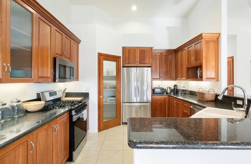 Yucca Valley House | Hillside Desert House - Hot Tub, Fire Pit and BBQ!