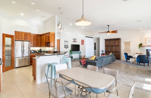 Yucca Valley House | Hillside Desert House - Hot Tub, Fire Pit and BBQ!