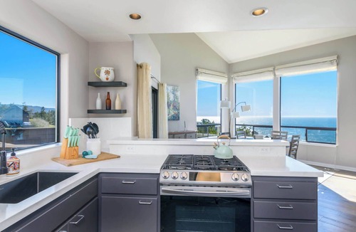 Sea Ranch House | Hillside Family Home for 10 With Panoramic Ocean Views!