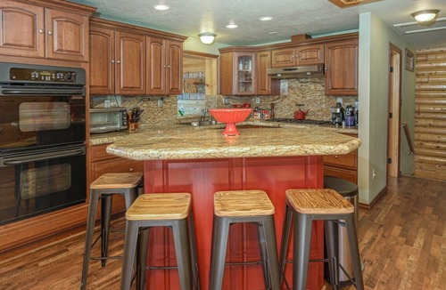 Pine Cove Cabin | Hilltop Log Cabin On 4.5 Acres. Panoramic Views, Clean and Pet Friendly