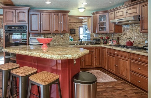 Pine Cove Cabin | Hilltop Log Cabin On 4.5 Acres. Panoramic Views, Clean and Pet Friendly