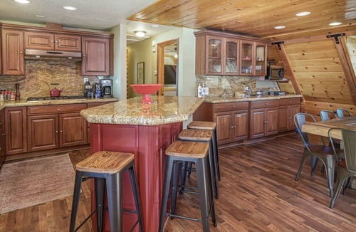 Pine Cove Cabin | Hilltop Log Cabin On 4.5 Acres. Panoramic Views, Clean and Pet Friendly