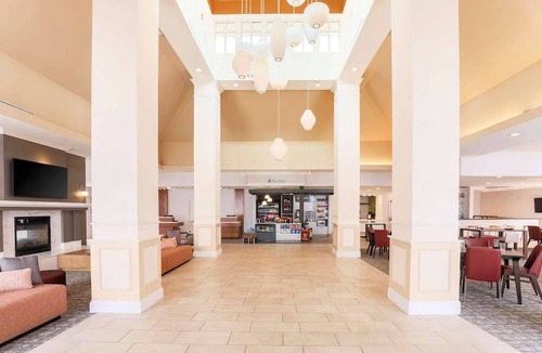 Reno/Tahoe Airport Hotel | Hilton Garden Inn Reno