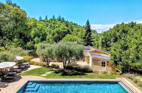 Glen Ellen House | Himmel House ~ Private Wine Country Retreat with Pool and Garden Oasis