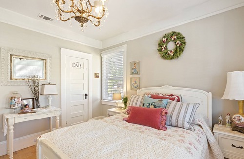 San Luis Obispo House | Historic Edna Farmhouse in the middle of Edna Valley Wine Country.