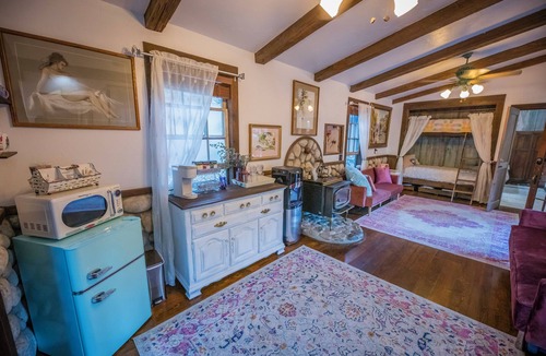 Temecula House | Historic Farmhouse on 5 Peaceful Acres with Ancient Oaks & Creek above Temecula