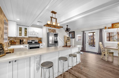 Prescott Cottage | Historic secluded cottage…6 blocks from the town square with gazebo relaxation.
