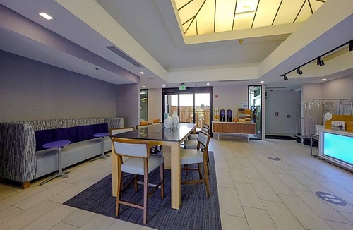 Santa Clara Hotel | Holiday Inn Express Hotel &Suites Santa Clara-Silicon Valley, an IHG Hotel