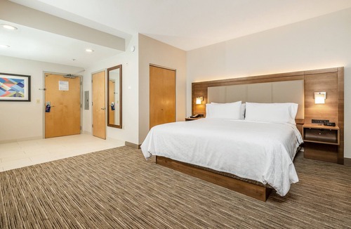 Fremont Hotel | Holiday Inn Express Fremont-Milpitas Central by IHG