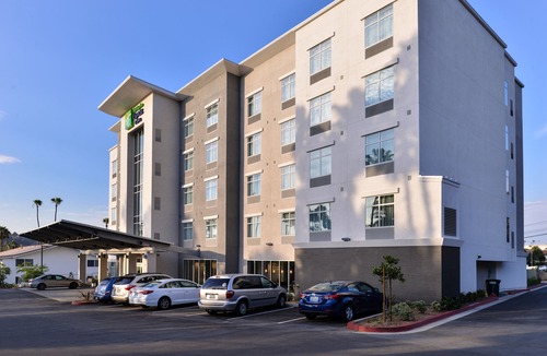 Mission Valley West Hotel | Holiday Inn Express & Suites San Diego - Mission Valley, an Ihg Hotel