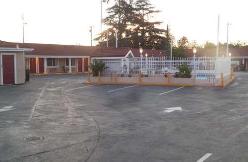 Oakdale Hotel | Holiday Motel Oakdale