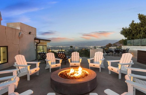 Hollywood Hills Villa | Hollywood Hills 4BR with Rooftop by Colby and Conrad