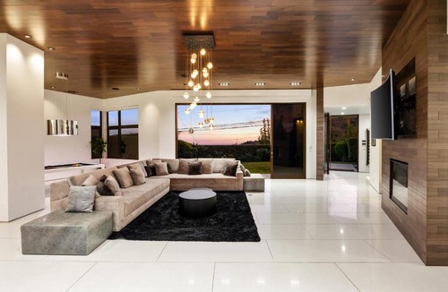 Hollywood Hills Villa | Hollywood Hills 4BR with Rooftop by Colby and Conrad