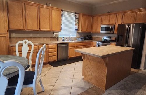 Elk Grove House | Home Away From Home! Family Friendly near popular attractions in Elk Grove!