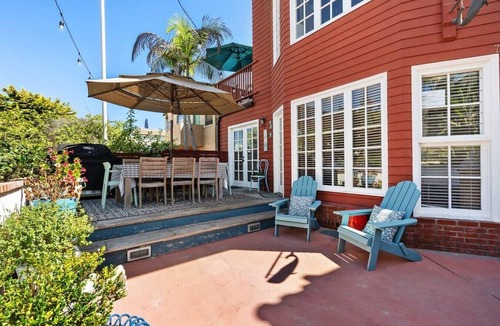 Mission Beach House | Home + Guest Apt Roof Deck 30 Sec to Sand