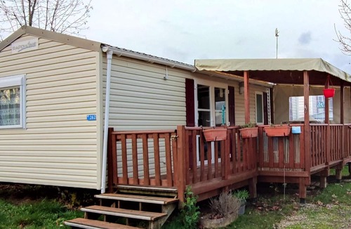 Coulanges House | Homerez - Bungalow for 6 ppl. with shared pool and terrace at Veuzain-sur-Loire