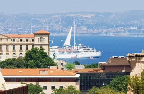 Saint-Lambert Apartment | Homerez - Studio 1 km away from the beach for 3 ppl. with sea view at Marseille
