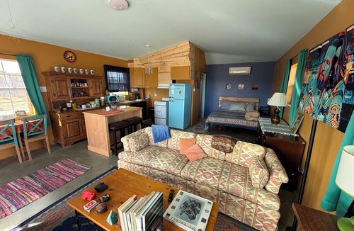 Yucca Valley Cabin | Homestead Style 1-BR cabin with AC/Heat in high desert Yucca Valley on the Mesa