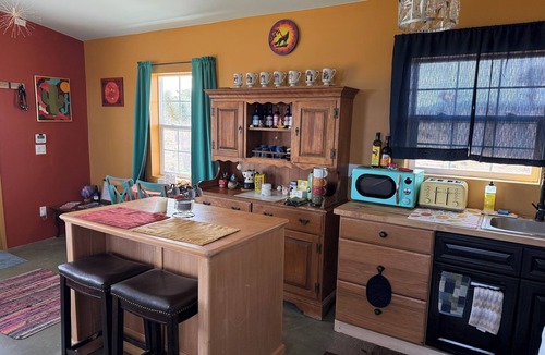 Yucca Valley Cabin | Homestead Style 1-BR cabin with AC/Heat in high desert Yucca Valley on the Mesa