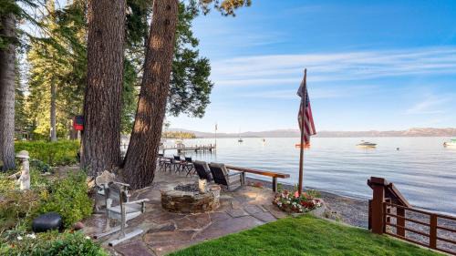 Homewood House | Homewood Lakefront by AvantStay