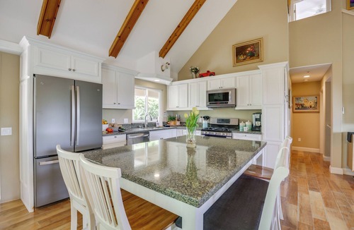 Rainbow CDP House | Hot Tub + Balcony: Rainbow Retreat Near Wineries!