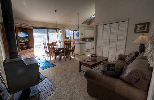 Incline Village House | Hot Tub | Deck | BBQ | High-Speed WiFi