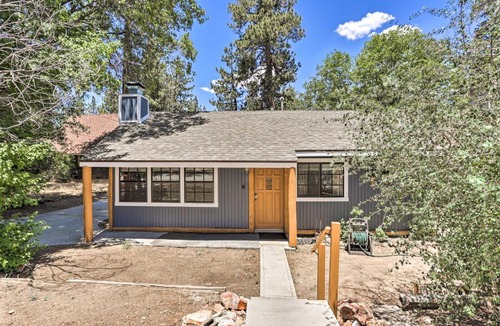 Big Bear House | Hot Tub & Deck: Big Bear Gem Near Resorts!