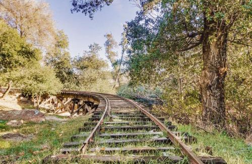 Julian Villa | Hot tub Disney train track in Julian amazing views