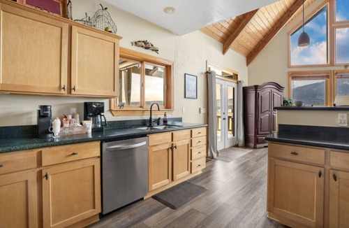 Fort Valley Cabin | Hot tub, Forest edge, fireplaces game room
