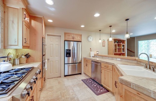 Cedar Glen House | Hot Tub + Forest Views! Lake Arrowhead Cabin
