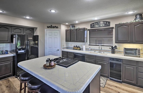 Bullhead City House | Hot Tub & River Views! Family Gem in Bullhead City
