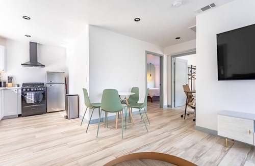 Wilshire Hotel | Hotel Koxie