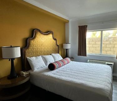 Bakersfield Hotel | Howard Johnson by Wyndham Bakersfield