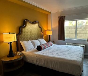 Bakersfield Hotel | Howard Johnson by Wyndham Bakersfield