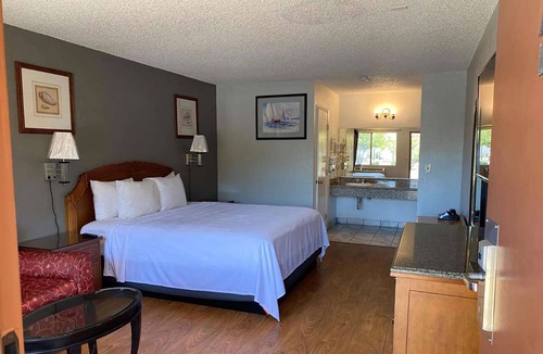 Azusa Hotel | Howard Johnson by Wyndham Azusa