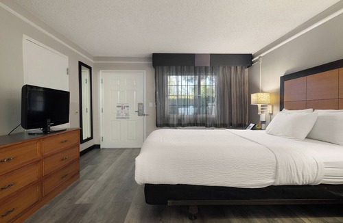 Central Sacramento Hotel | Howard Johnson by Wyndham Sacramento Downtown