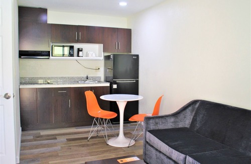 Lincoln Acres Hotel | Howard Johnson Suites by Wyndham San Diego Chula Vista/BayFt
