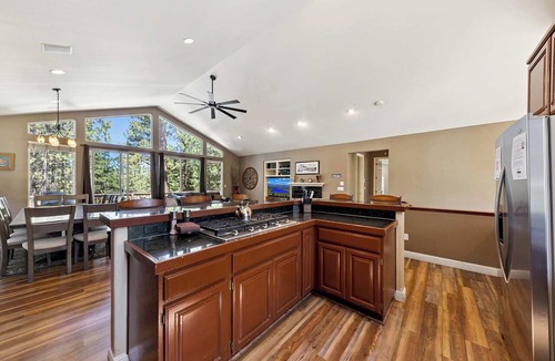 Montgomery Estates Cabin | HUGE 7Br Cabin: Pool Table, Games, Bonus Bedroom