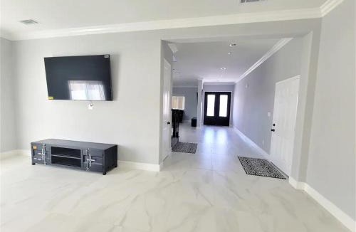 Midway City House | Huge Family Home Near Disneyland & SoCal Beaches