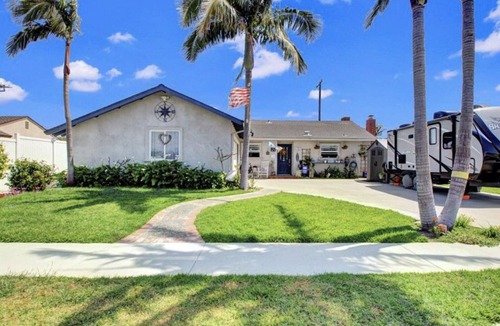 Huntington Beach House | Huntington Beach 2 bedroom house close to the beaches with a pool and spa.