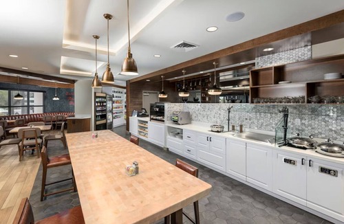 Chandler Hotel | I-10 Convenience & Heated Pool | Relax, Explore, Enjoy Phoenix l 2 Rooms