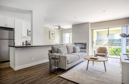 Encino Apartment | Ideal Encino 1BR w/W/D, Pool & Gym, nr Ventura Blvd, by Blueground