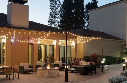 El Segundo House | Ideal Mix of Comfort and Value! 3 Relaxing Units, Close to El Segundo Beach