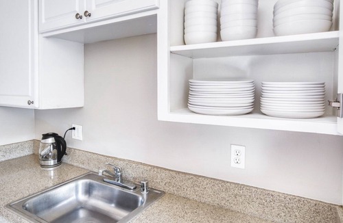 Shoreline West Apartment | Ideal Mountain View 2BR w/ Pool & Courtyard, 10 min to FB, by Blueground