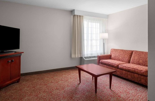 East Roseville Parkway Hotel | Ideal Suite Perfect for Extended Stays, Families, & Business Travelers!