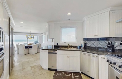 Hollywood Beach House | Incredible beachfront home with furnished patio, balcony & free WiFi